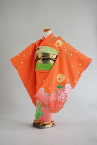 3歳女の子　着物　オレンジ桜柄